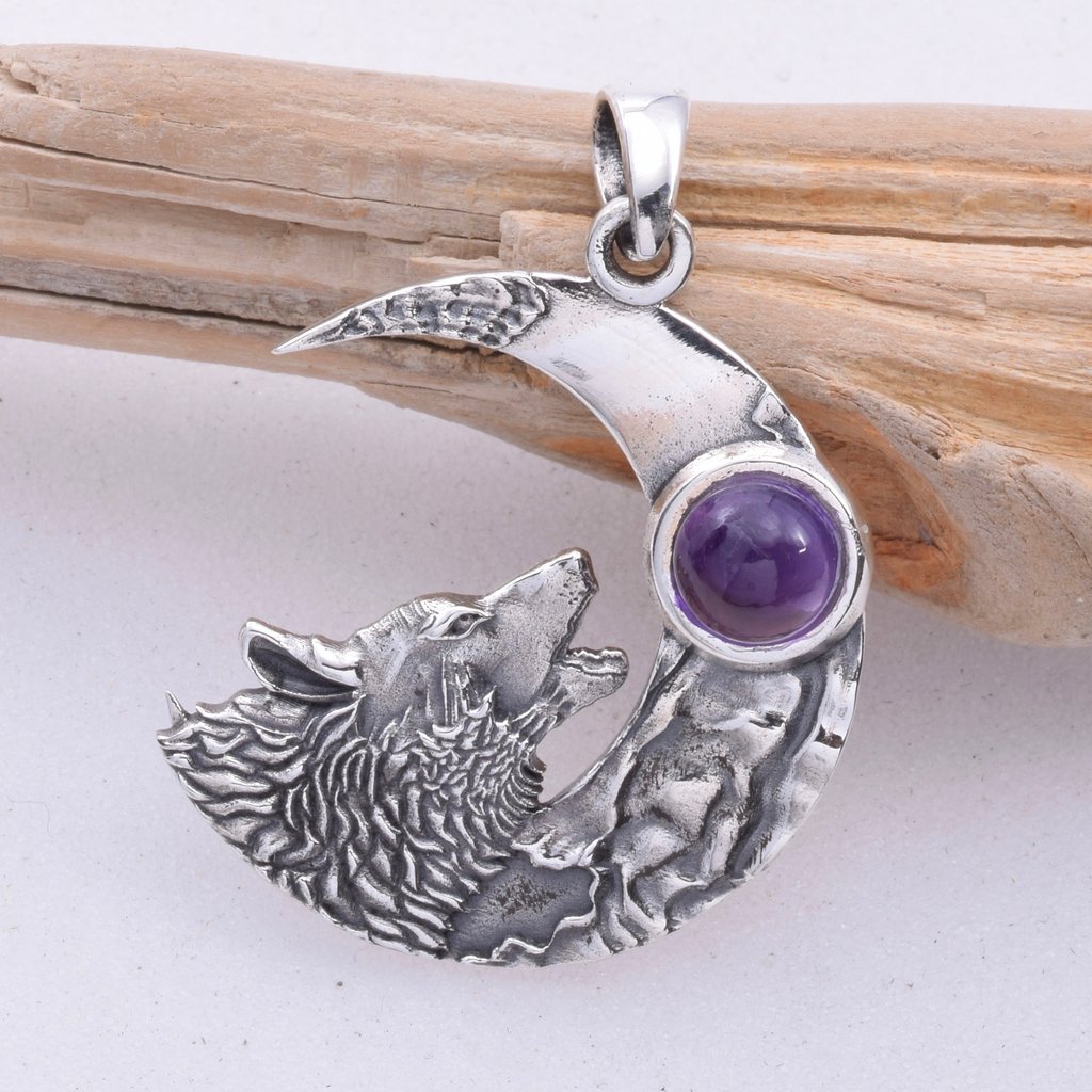 Howling wolf pendant- with amethyst | De's Cavern