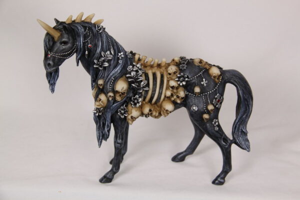 Gothic standing unicorn- black