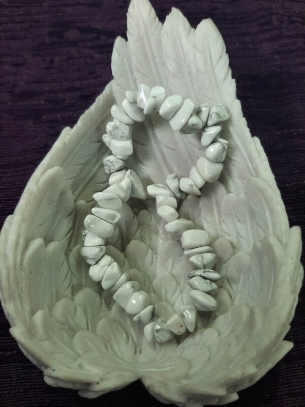 White howlite chip bracelet