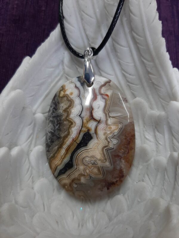 Stunning oval crazy lace agate pendant (bs)