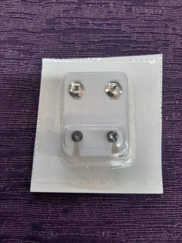 white gem studs (bs)