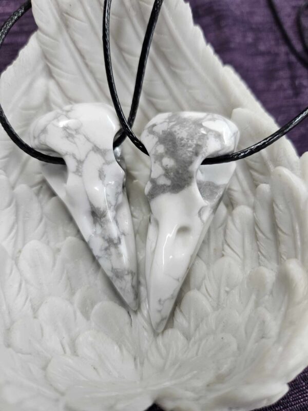 Raven head pendant- Howlite