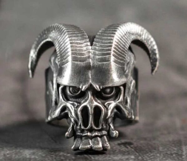 Horn skull ring