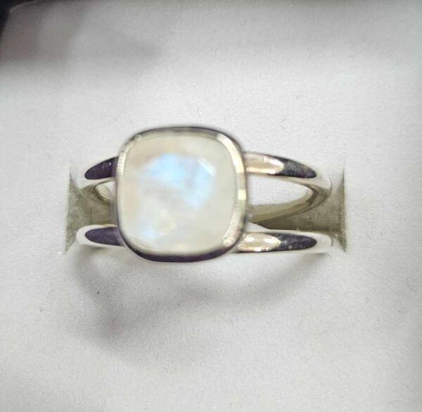 Moonstone ring -size 7