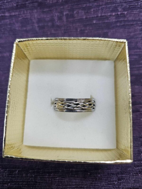 Twisted band ring- size 9