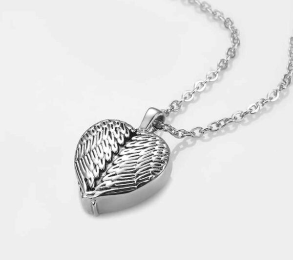 Ash pendant heart