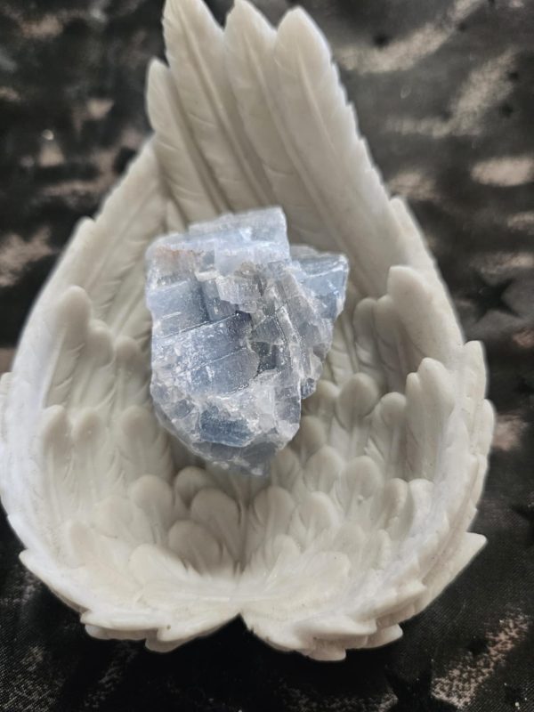 Small blue calcite raw (hm)