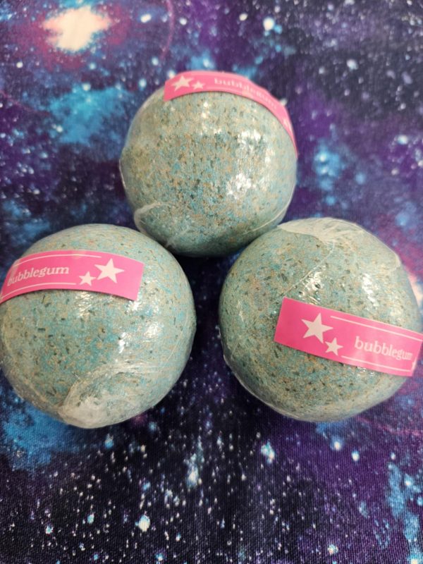 Bath bomb: bubblegum