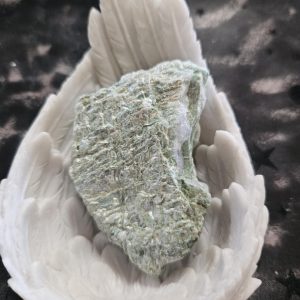 Raw fuchsite (hm)