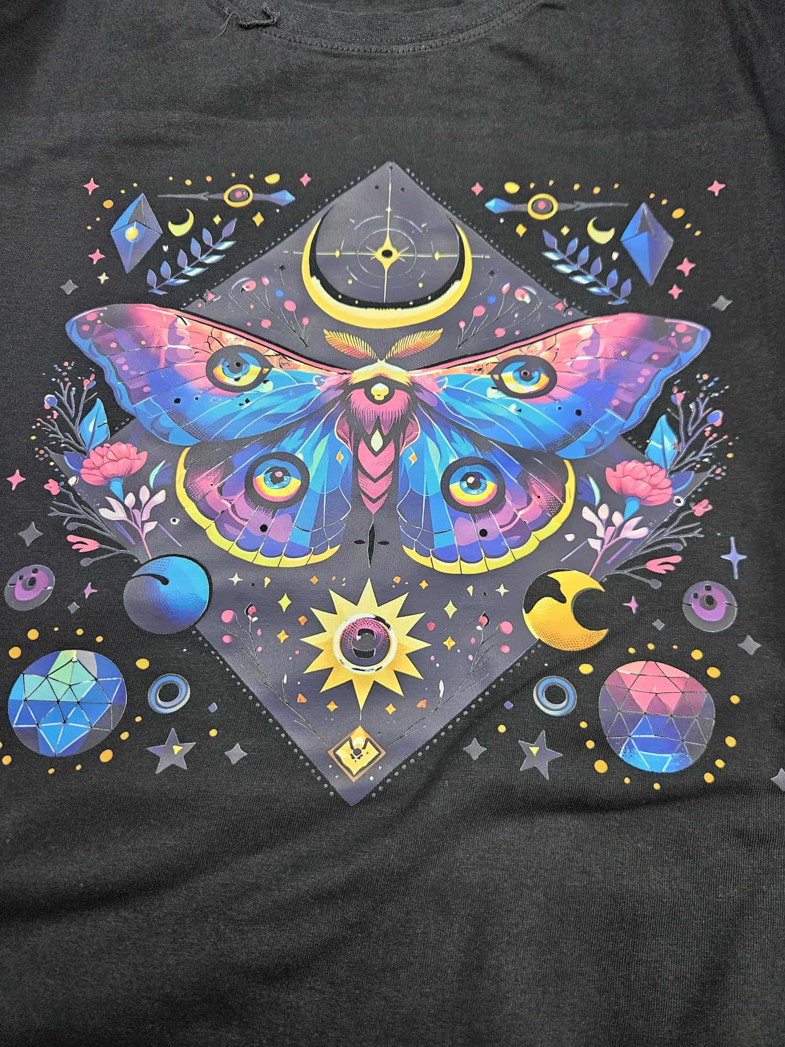 tshirt black: moth- small